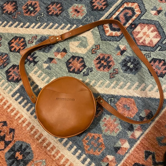 portland leather circle crossbody